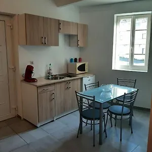  Appartement Confortable En Hyper Centre Parking Gratuit Dans La Rue Acces Avec Boite A Clee France