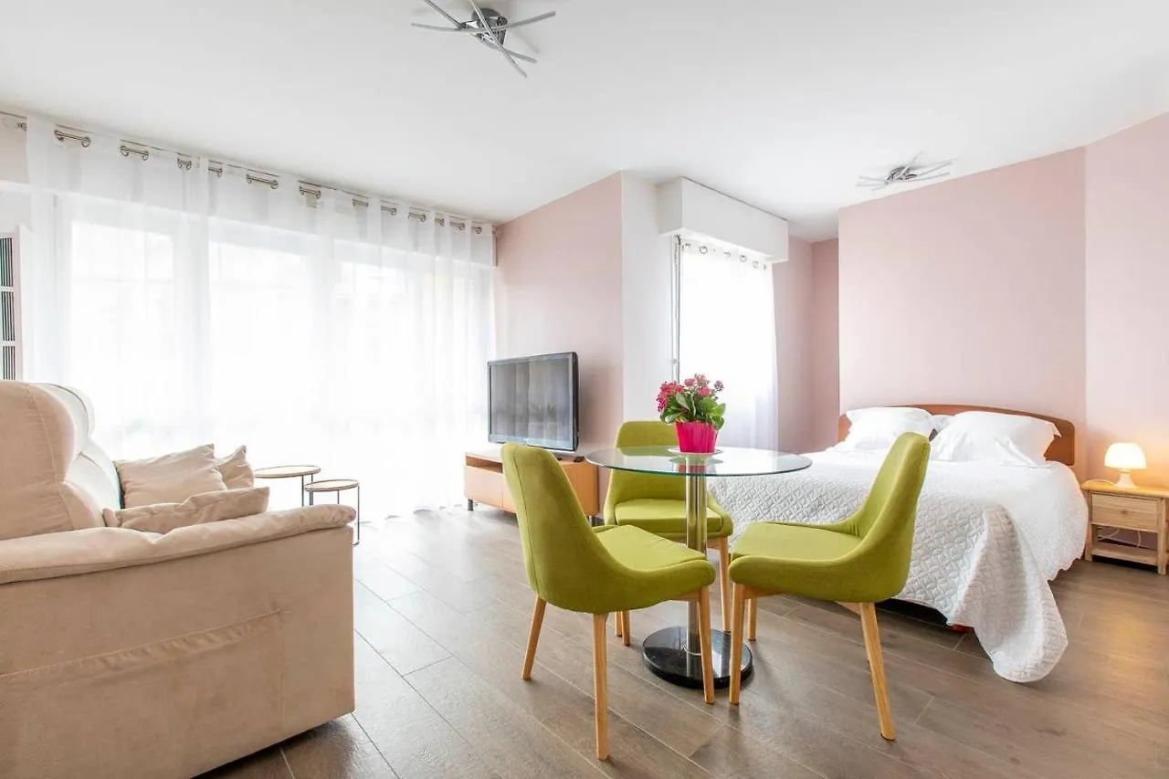 Apartment Appartement Terrasse Stella Casino Centre Classe 3 Etoiles Aix-les-Bains France